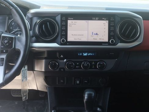 Certified 2021 Toyota Tacoma SR5 AWD/4WD image 8