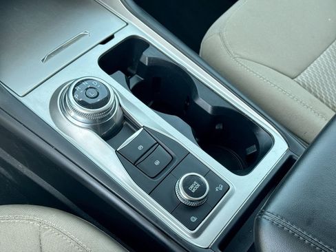 Used 2022 Ford Explorer XLT w/ Class IV Trailer Tow Package AWD/4WD image 36