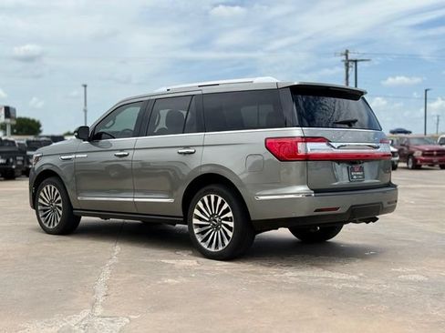 Used 2019 Lincoln Navigator Reserve AWD/4WD image 6