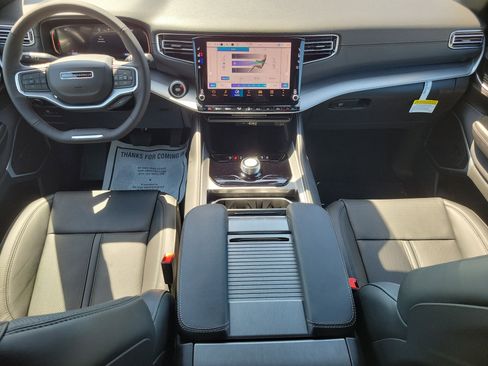 New 2026 Jeep Grand Wagoneer L 2WD image 9