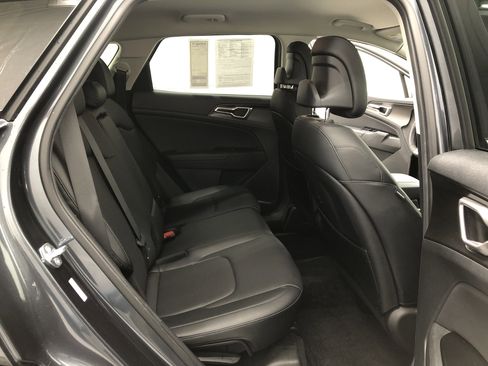 Certified 2023 Kia Sportage EX image 9