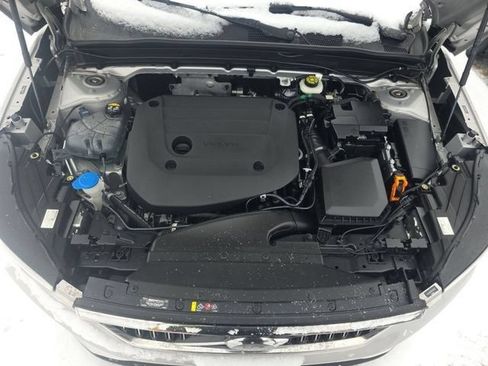 Used 2024 Volvo XC40 B5 Core AWD/4WD image 27