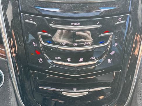 Used 2017 Cadillac Escalade ESV Luxury AWD/4WD image 34