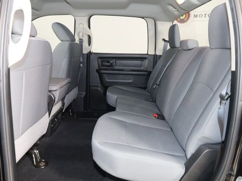 Used 2018 RAM 1500 Express AWD/4WD image 40