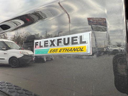 Used 2017 RAM 1500 Classic SLT image 6