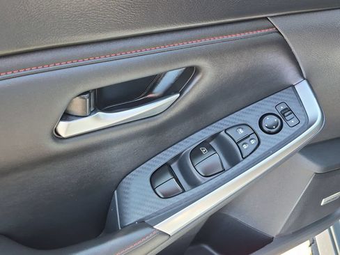 Used 2024 Nissan Sentra SR w/ SR Premium Package FWD image 31
