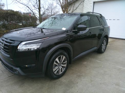 Used 2022 Nissan Pathfinder SL w/ SL Black Package image 7