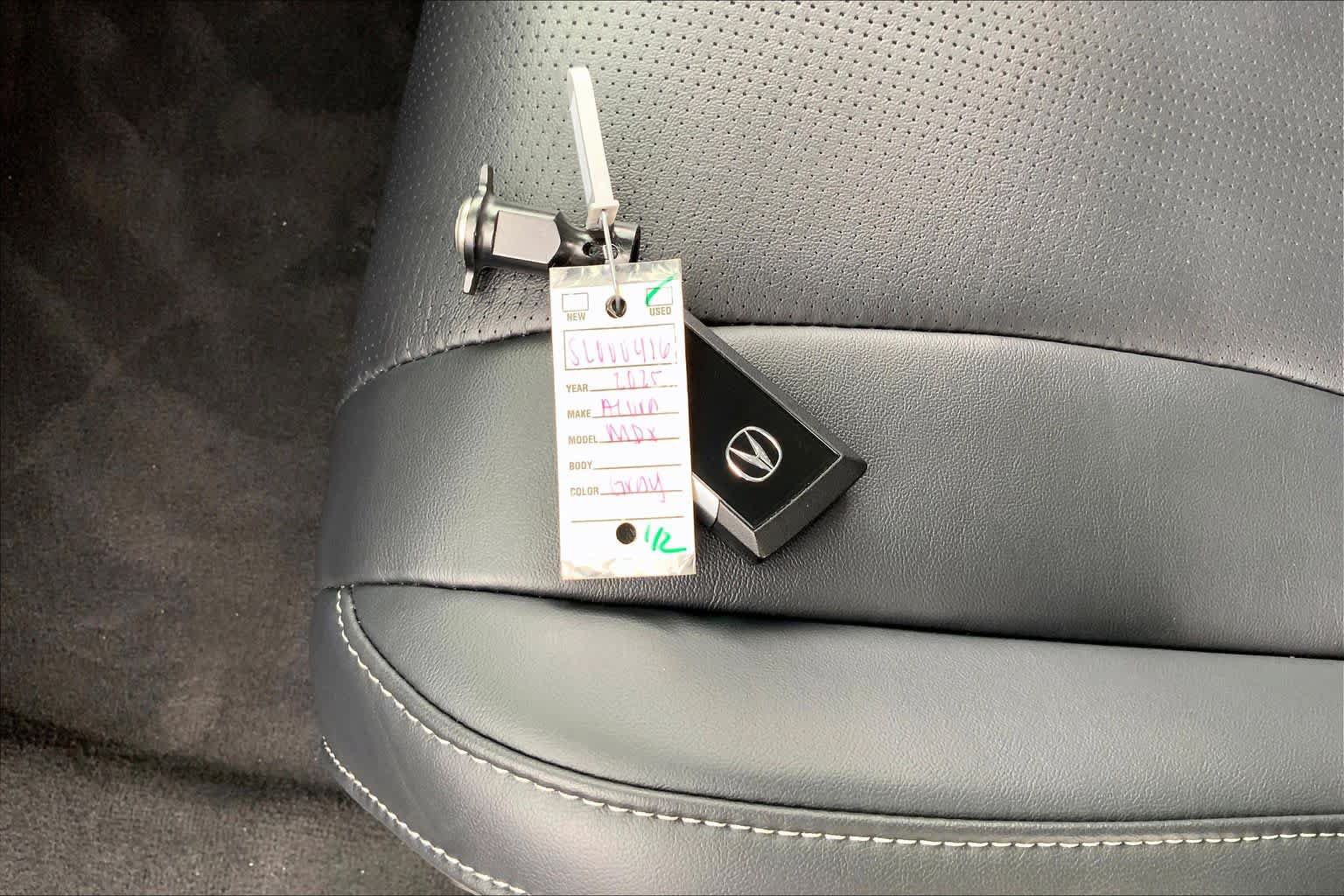 Used 2025 Acura MDX w/ Technology Package FWD image 15