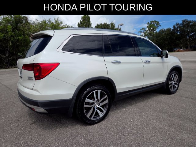 Used 2018 Honda Pilot Touring image 3