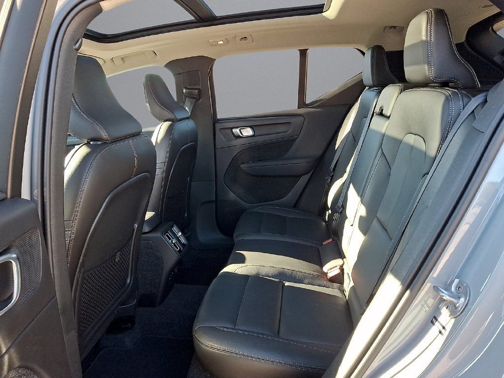 Certified 2026 Volvo XC40 B5 Plus AWD/4WD image 26
