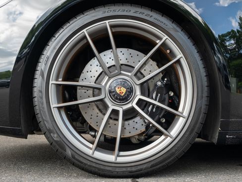 Certified 2022 Porsche 911 Targa 4 GTS AWD/4WD image 15