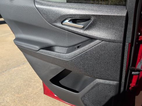 New 2026 Chevrolet Equinox LT image 9