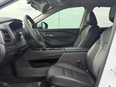 Used 2026 Nissan Rogue SV w/ SV Premium Package image 12