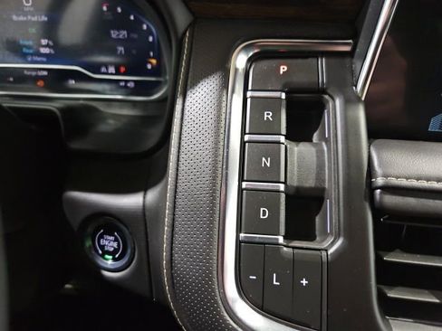 Used 2023 Chevrolet Suburban Premier AWD/4WD image 27