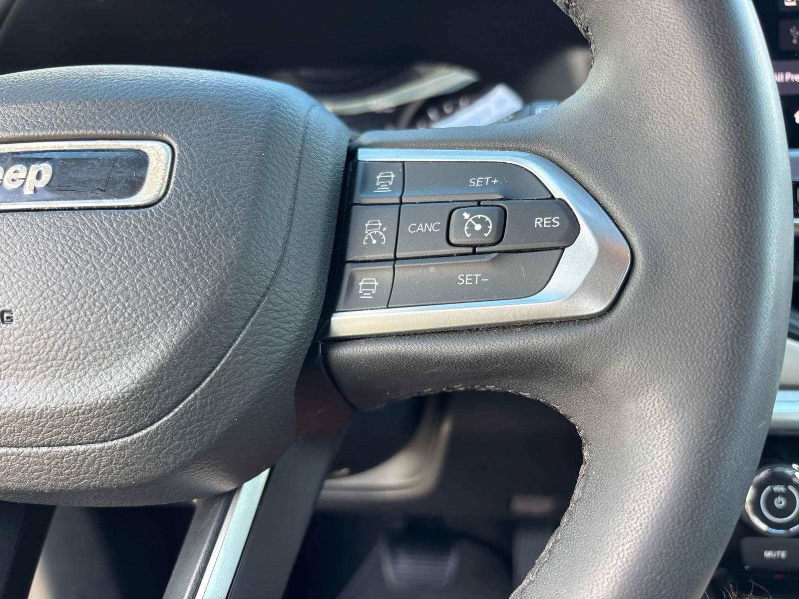 Certified 2025 Jeep Compass Limited AWD/4WD image 19