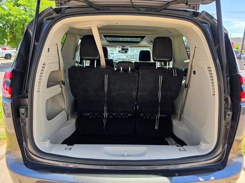 Used 2023 Chrysler Pacifica Limited FWD image 14