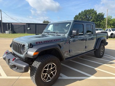 Used 2024 Jeep Gladiator Rubicon w/ Safety Group AWD/4WD image 10