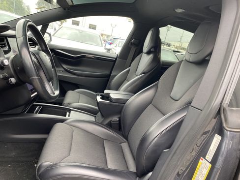 Used 2018 Tesla Model X 75D image 11