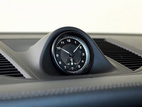 Certified 2023 Porsche Macan image 16