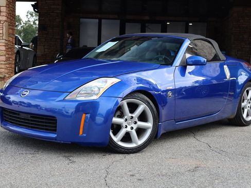 Used 2005 Nissan 350Z Touring image 2