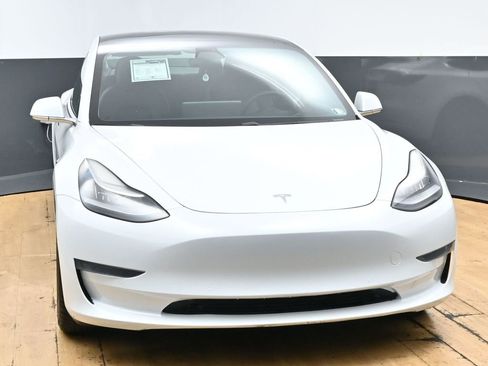 Used 2020 Tesla Model 3 Standard Range RWD image 3