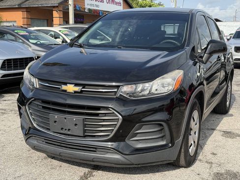 Used 2018 Chevrolet Trax LS w/ LPO, Cargo Package FWD image 3