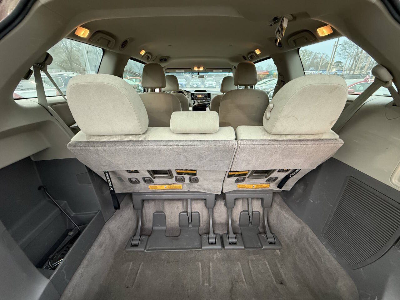 Used 2014 Toyota Sienna L FWD image 12
