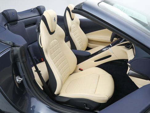 Certified 2025 Ferrari Roma Spider RWD image 22