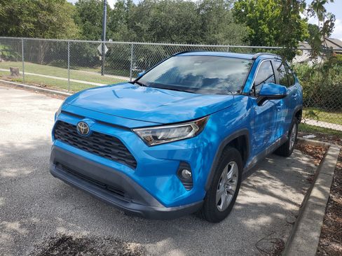 Used 2019 Toyota RAV4 XLE w/ Convenience Package FWD image 4