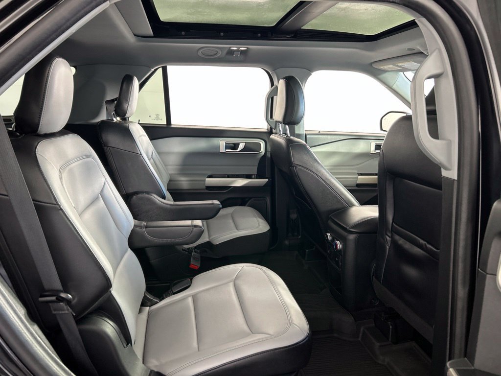Used 2021 Ford Explorer XLT w/ Equipment Group 202A AWD/4WD image 22