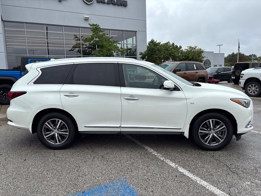 Used 2020 INFINITI QX60 Luxe w/ Essential Package FWD image 9