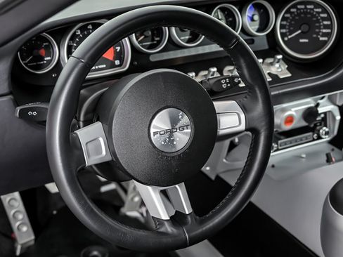 Used 2005 Ford GT RWD image 38