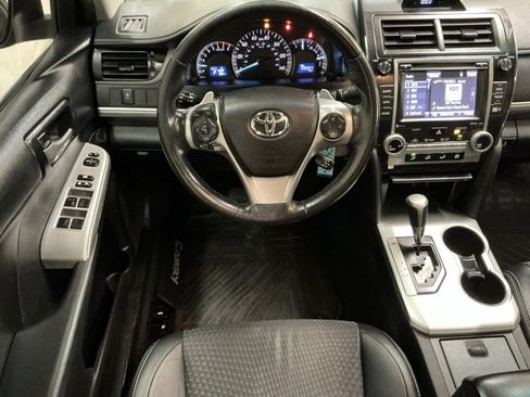 Used 2014 Toyota Camry SE image 11