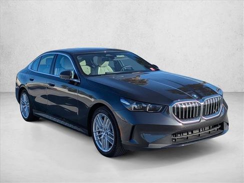Certified 2024 BMW 530i w/ Convenience Package image 3