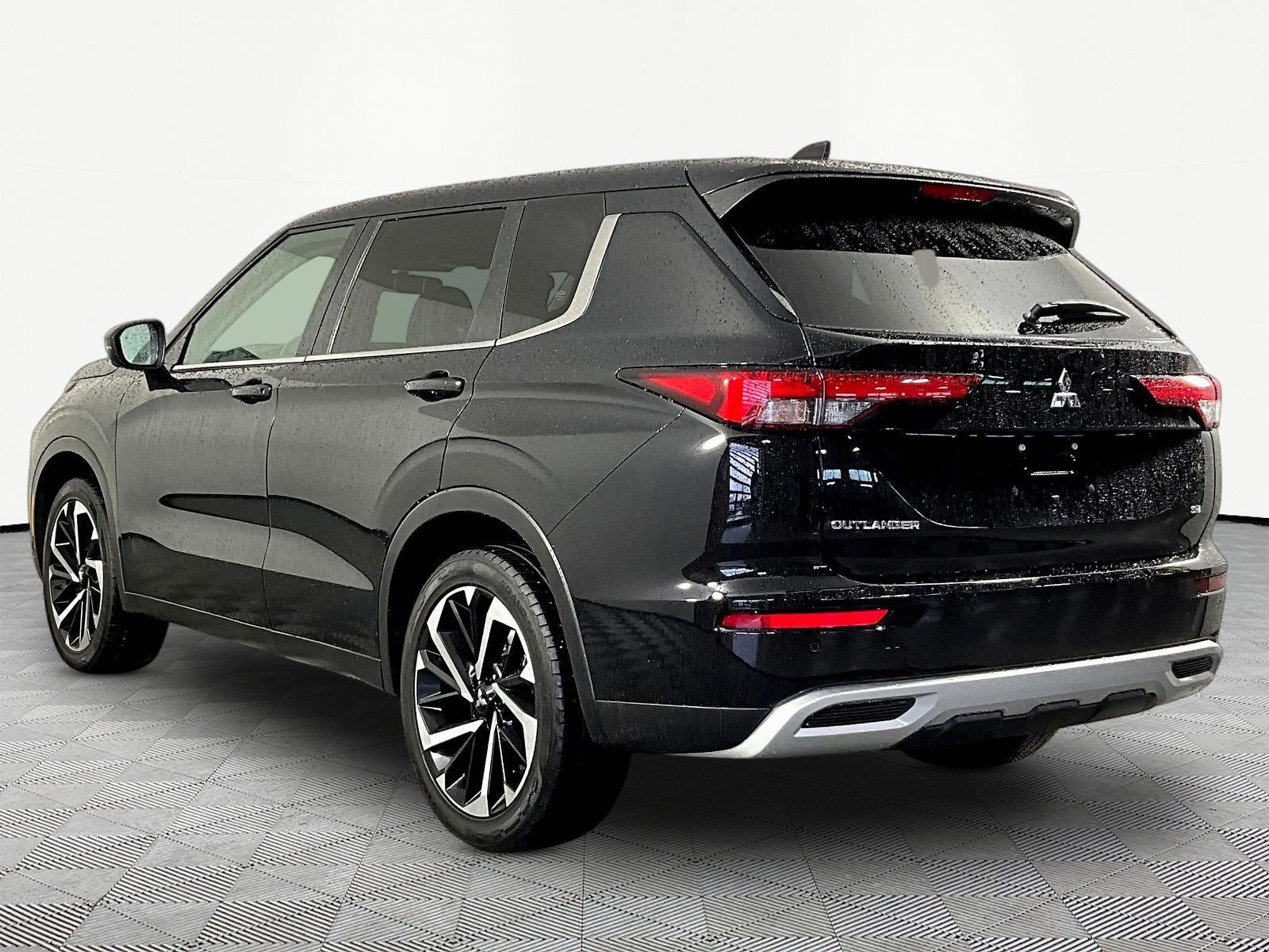 Used 2023 Mitsubishi Outlander SE AWD/4WD image 4