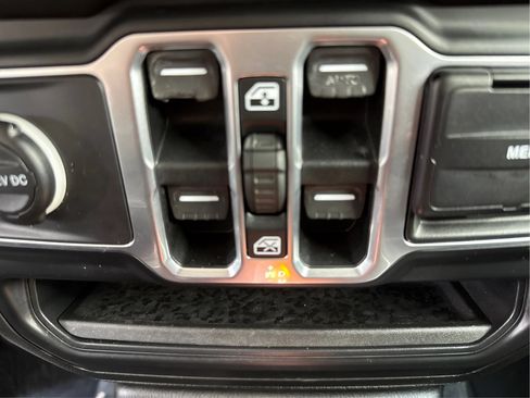 Used 2018 Jeep Wrangler Unlimited Sport S AWD/4WD image 41