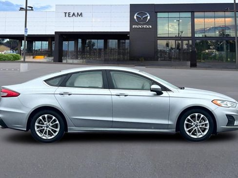Used 2020 Ford Fusion SE FWD image 3