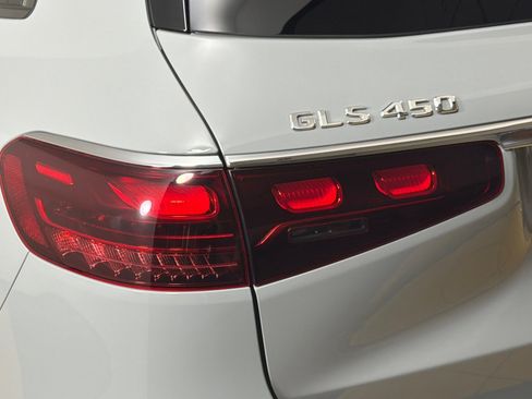 Used 2024 Mercedes-Benz GLS 450 4MATIC image 27