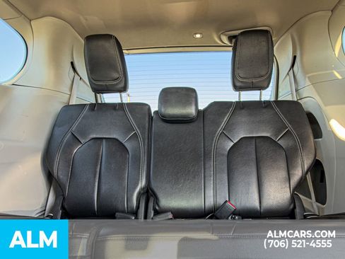 Used 2022 Chrysler Pacifica Touring-L FWD image 15