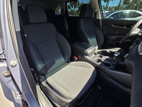 Used 2020 Kia Sorento LX image 32