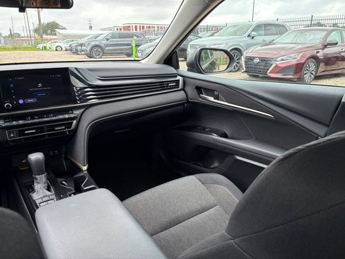 Used 2025 Toyota Camry LE FWD image 29
