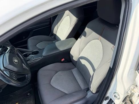 Used 2021 Toyota Camry SE FWD image 9