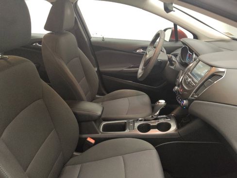 Used 2018 Chevrolet Cruze LT w/ Convenience Package FWD image 21