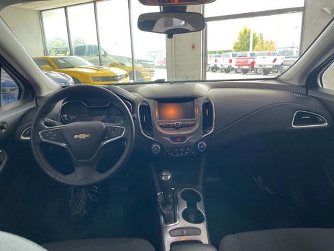 Used 2017 Chevrolet Cruze LT w/ Convenience Package image 22