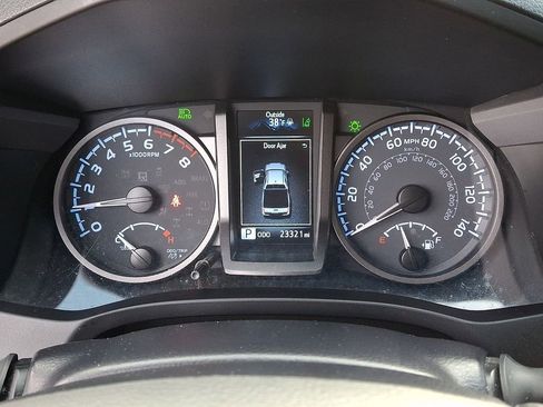 Used 2022 Toyota Tacoma TRD Sport image 18