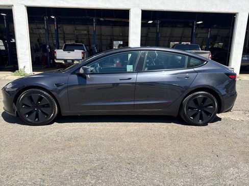 Used 2024 Tesla Model 3 Standard Range RWD image 2