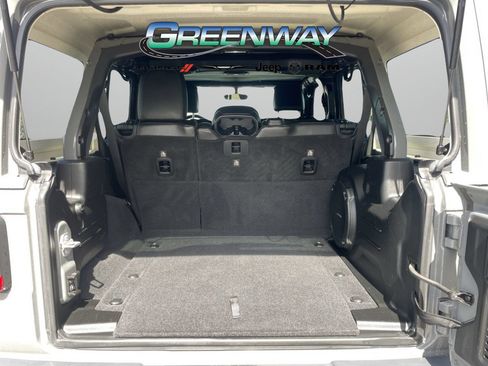 Used 2018 Jeep Wrangler Unlimited Sahara AWD/4WD image 8