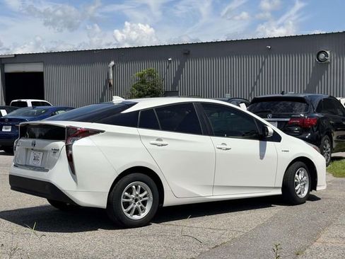 Used 2016 Toyota Prius Four FWD image 6