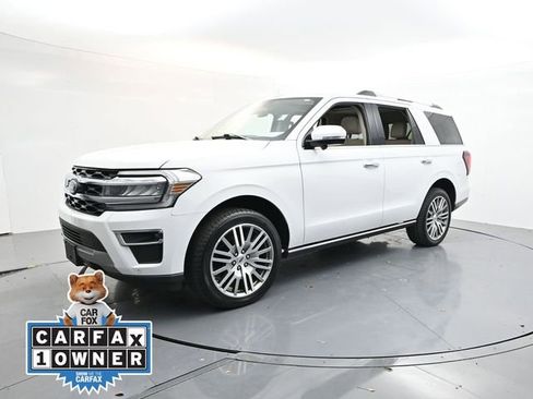 Used 2023 Ford Expedition Limited image 3