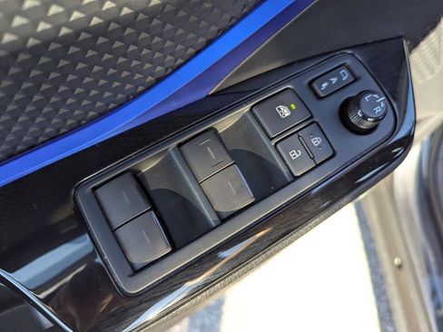 Used 2022 Toyota C-HR XLE image 15